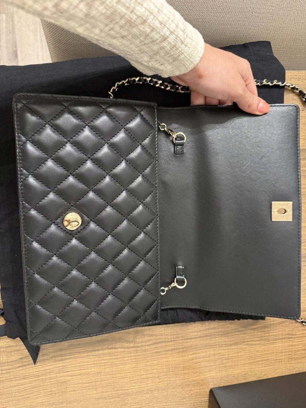 Chanel Fantasy Pearl Flap Bag in Black Lambskin, LGHW - Picture 4 of 11